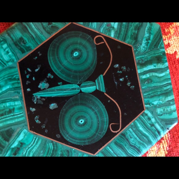 Vintage green butterfly malachite trinket box in pristine condition. - Picture 2 of 10